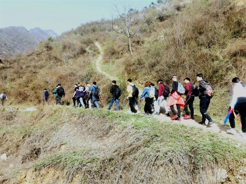 徒步9小時(shí)！貝博兒人挑戰(zhàn)2449米東秦嶺第二高峰——箭峪嶺