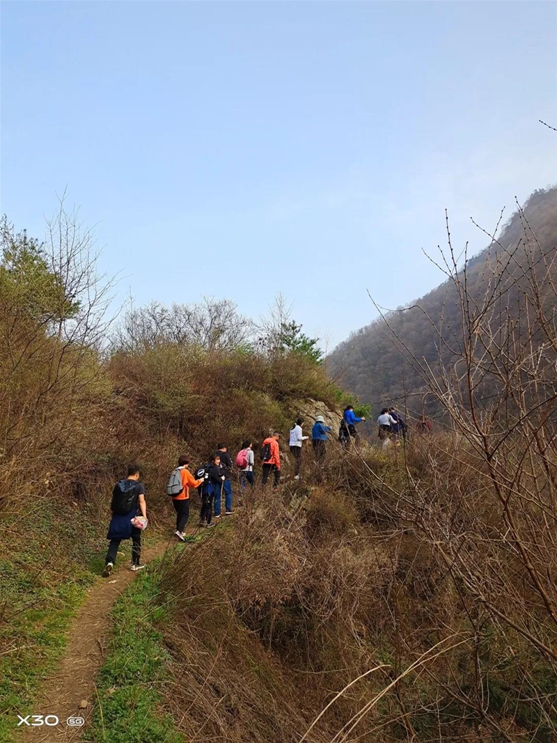 徒步9小時(shí)！貝博兒人挑戰(zhàn)2449米東秦嶺第二高峰——箭峪嶺